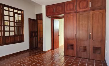 CASA EN RENTA PRIVADA COUNTRY CLUB, COLONIA VERSALLES, TEPIC, NAYARIT