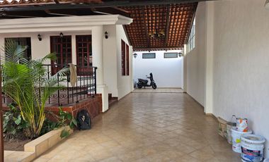 CASA EN RENTA PRIVADA COUNTRY CLUB, COLONIA VERSALLES, TEPIC, NAYARIT