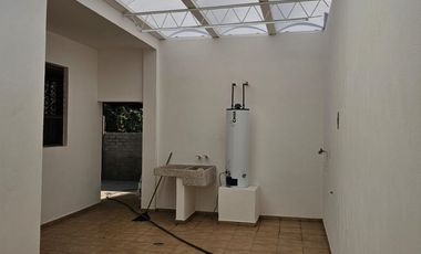 CASA EN RENTA PRIVADA COUNTRY CLUB, COLONIA VERSALLES, TEPIC, NAYARIT