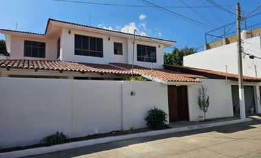 CASA EN RENTA PRIVADA COUNTRY CLUB, COLONIA VERSALLES, TEPIC, NAYARIT