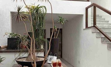 Casa en Renta en Tecamachalco en esquina con dos entradas