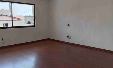 Casa en Renta en Tecamachalco en esquina con dos entradas