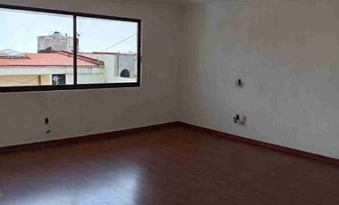 Casa en Renta en Tecamachalco en esquina con dos entradas