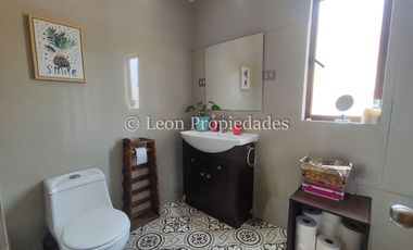 Leon Propiedades vende parcela con casa en condominio, Sector Miraflores, Curacaví.