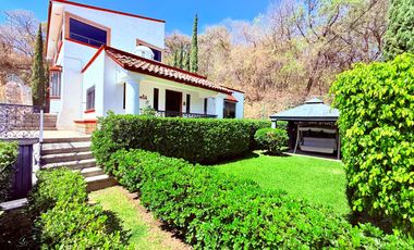 Renta de casa fin de semana LA LUCIÉRNAGA con alberca recién remodelada, amueblada y lista para disfrutarla.