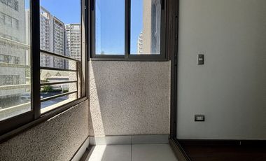 Se vende departamento 2 dormitorios,  2 baños, estacionamiento y bodega en San Miguel a pasos de metro Lo Viel