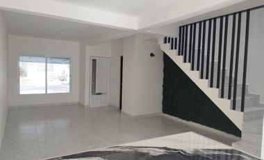 Casa nueva de 3 recámaras con amplio jardín en la Col. Ejido 1ro. de mayo sur