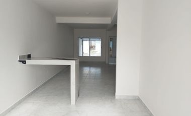 Casa nueva de 3 recámaras con amplio jardín en la Col. Ejido 1ro. de mayo sur