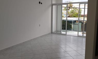 Casa nueva de 3 recámaras con amplio jardín en la Col. Ejido 1ro. de mayo sur