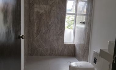 Casa nueva de 3 recámaras con amplio jardín en la Col. Ejido 1ro. de mayo sur