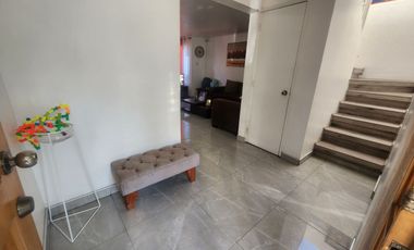 Hermosa Casa en venta Avda.Los Halcones Larapinta, Lampa
