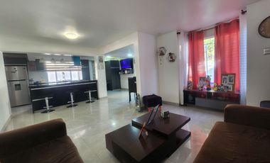 Hermosa Casa en venta Avda.Los Halcones Larapinta, Lampa