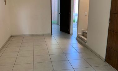 RENTA CASA BOSQUES DE GALERÍAS EN JIUTEPEC