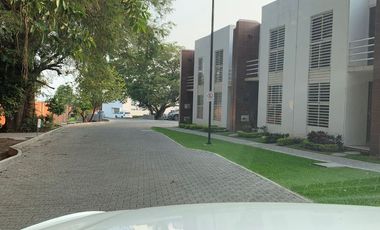 RENTA CASA BOSQUES DE GALERÍAS EN JIUTEPEC