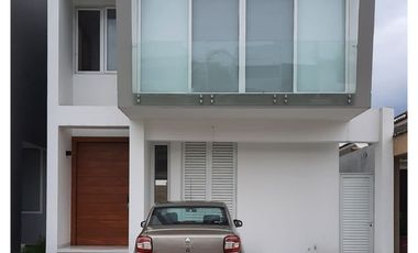 ALQUILER DE CASA MODERNA Y ESPACIOSA – URBANIZACIÓN PORTOFINO, KM 11.5 VÍA A LA COSTA