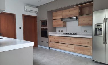 ALQUILER DE CASA MODERNA Y ESPACIOSA – URBANIZACIÓN PORTOFINO, KM 11.5 VÍA A LA COSTA