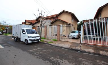 Se Vende Cómoda Casa Pareada de 2 pisos en Quilicura