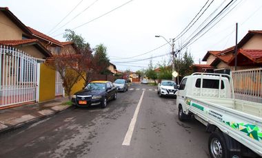 Se Vende Cómoda Casa Pareada de 2 pisos en Quilicura