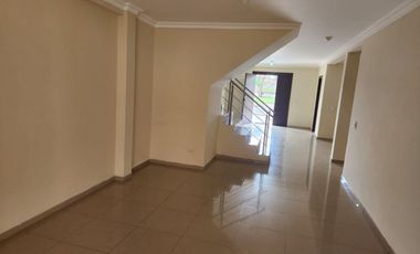 Ciudad Celeste, Renta de linda casa 4 dormitorios con estudio sin muebles