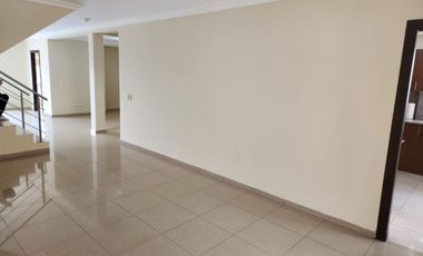 Ciudad Celeste, Renta de linda casa 4 dormitorios con estudio sin muebles