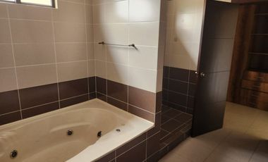 Ciudad Celeste, Renta de linda casa 4 dormitorios con estudio sin muebles