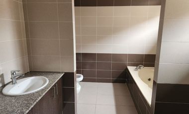 Ciudad Celeste, Renta de linda casa 4 dormitorios con estudio sin muebles