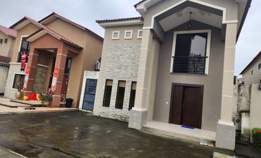 Ciudad Celeste, Renta de linda casa 4 dormitorios con estudio sin muebles