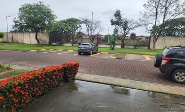 Ciudad Celeste, Renta de linda casa 4 dormitorios con estudio sin muebles