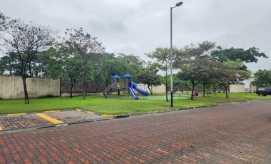 Ciudad Celeste, Renta de linda casa 4 dormitorios con estudio sin muebles