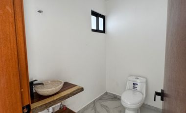 LOMAS DEL DORADO CASA EN VENTA CON ALBERCA CIRC. LAGOS Y LAGUNAS