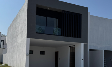 LOMAS DEL DORADO CASA EN VENTA CON ALBERCA CIRC. LAGOS Y LAGUNAS