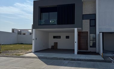 LOMAS DEL DORADO CASA EN VENTA CON ALBERCA CIRC. LAGOS Y LAGUNAS