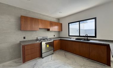 LOMAS DEL DORADO CASA EN VENTA CON ALBERCA CIRC. LAGOS Y LAGUNAS