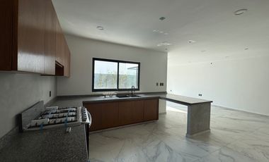 LOMAS DEL DORADO CASA EN VENTA CON ALBERCA CIRC. LAGOS Y LAGUNAS