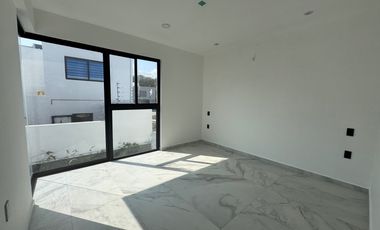 LOMAS DEL DORADO CASA EN VENTA CON ALBERCA CIRC. LAGOS Y LAGUNAS
