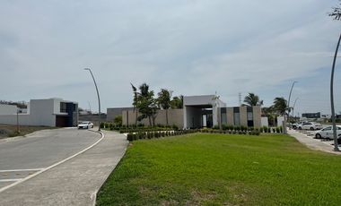 LOMAS DEL DORADO CASA EN VENTA CON ALBERCA CIRC. LAGOS Y LAGUNAS