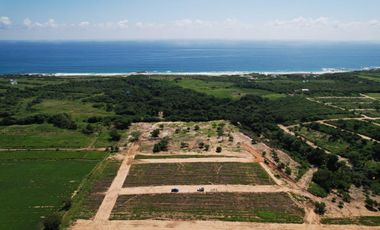 se venden terrenos con bonita vista al mar, en playa agua blanca, puerto Esc oax.