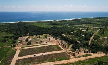 se venden terrenos con bonita vista al mar, en playa agua blanca, puerto Esc oax.