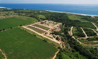 se venden terrenos con bonita vista al mar, en playa agua blanca, puerto Esc oax.