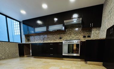 Casa en venta con coworking independiente en Residencial Esmeralda, Zona Ánimas