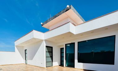 Casa en venta con coworking independiente en Residencial Esmeralda, Zona Ánimas