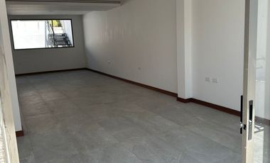 CASA EN VENTA CON LOCAL COMERCIAL, POR ESTRENAR SECTOR LAS PENCAS