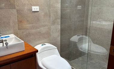 CASA EN VENTA CON LOCAL COMERCIAL, POR ESTRENAR SECTOR LAS PENCAS