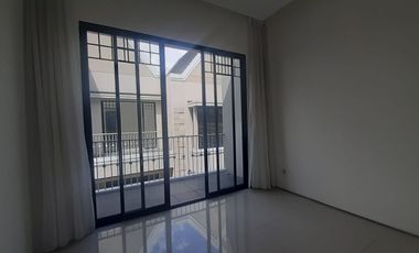 UNIT TERBATAS !!! TOWNHOUSE BERGAYA AMERICAN CLASSIC @ SETRADUTA BANDUNG FULLFURNISH