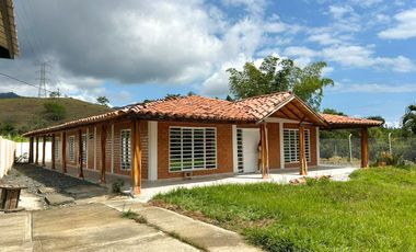 CASA CAMPESTRE EN VENTA VEREDA PAJARO DE ORO LA UNION VALLE DEL CAUCA
