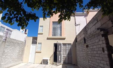 Casa en renta amueblada en Fraccionamiento Pueblito Colonial