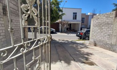 Casa en renta amueblada en Fraccionamiento Pueblito Colonial