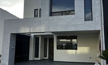Casa nueva en venta en clúster Parque Coahuila, Lomas de Angelópolis a unos pasos de Barrio Cascatta