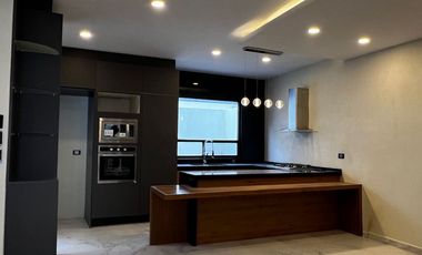 Casa nueva en venta en clúster Parque Coahuila, Lomas de Angelópolis a unos pasos de Barrio Cascatta