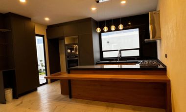 Casa nueva en venta en clúster Parque Coahuila, Lomas de Angelópolis a unos pasos de Barrio Cascatta